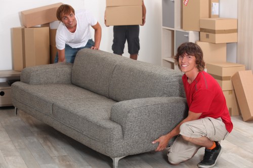 Local moving truck and removal team serving Barnescray customers