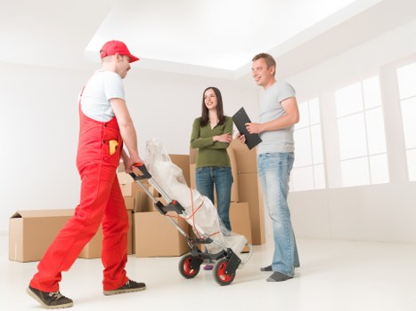 Manual handling and secure lifting during a house move